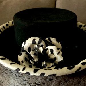 Cute vintage hat! Doeskin Felt. 100% wool. Made in the USA.